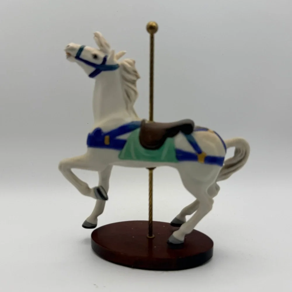 Heritage Heirloom Carousel‎ Animal Figurines Musical Base Set Multicolored Wood